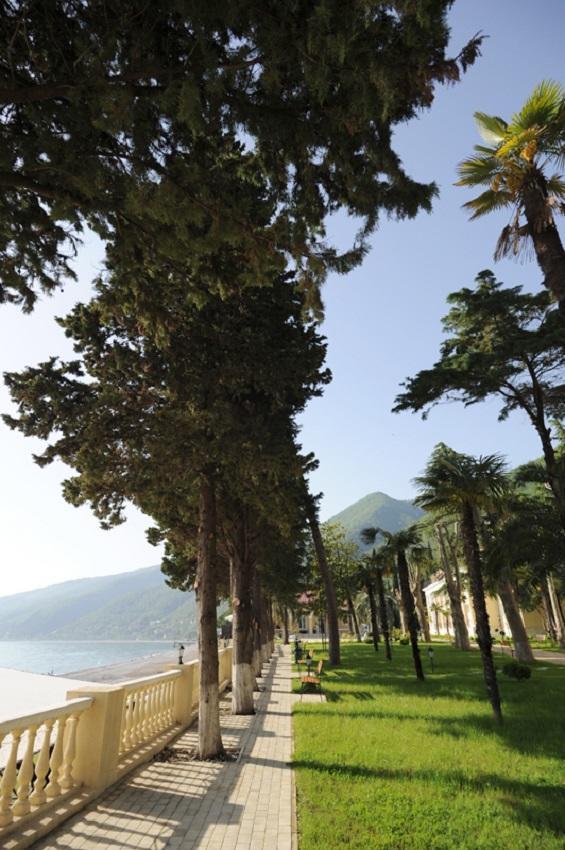 Lazurniy Bereg Hotel Gagra Luaran gambar