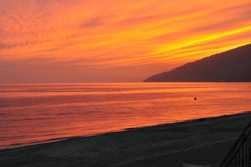 Lazurniy Bereg Hotel Gagra Luaran gambar