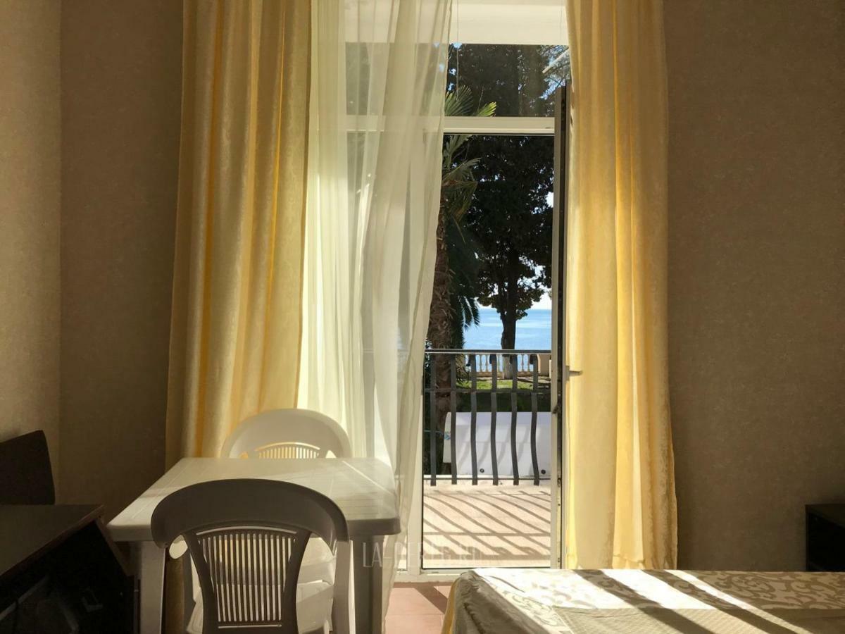 Lazurniy Bereg Hotel Gagra Luaran gambar